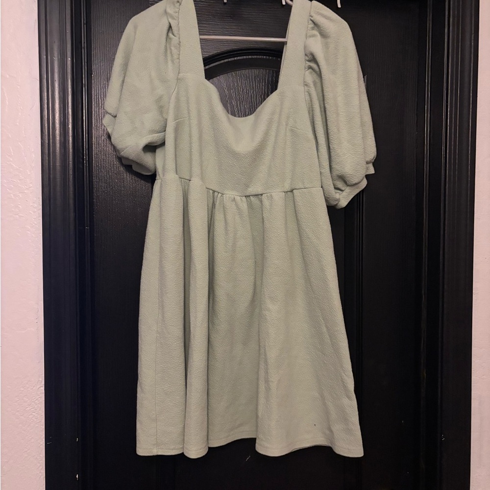 Elegant Puff Sleeve Dress in Light Green